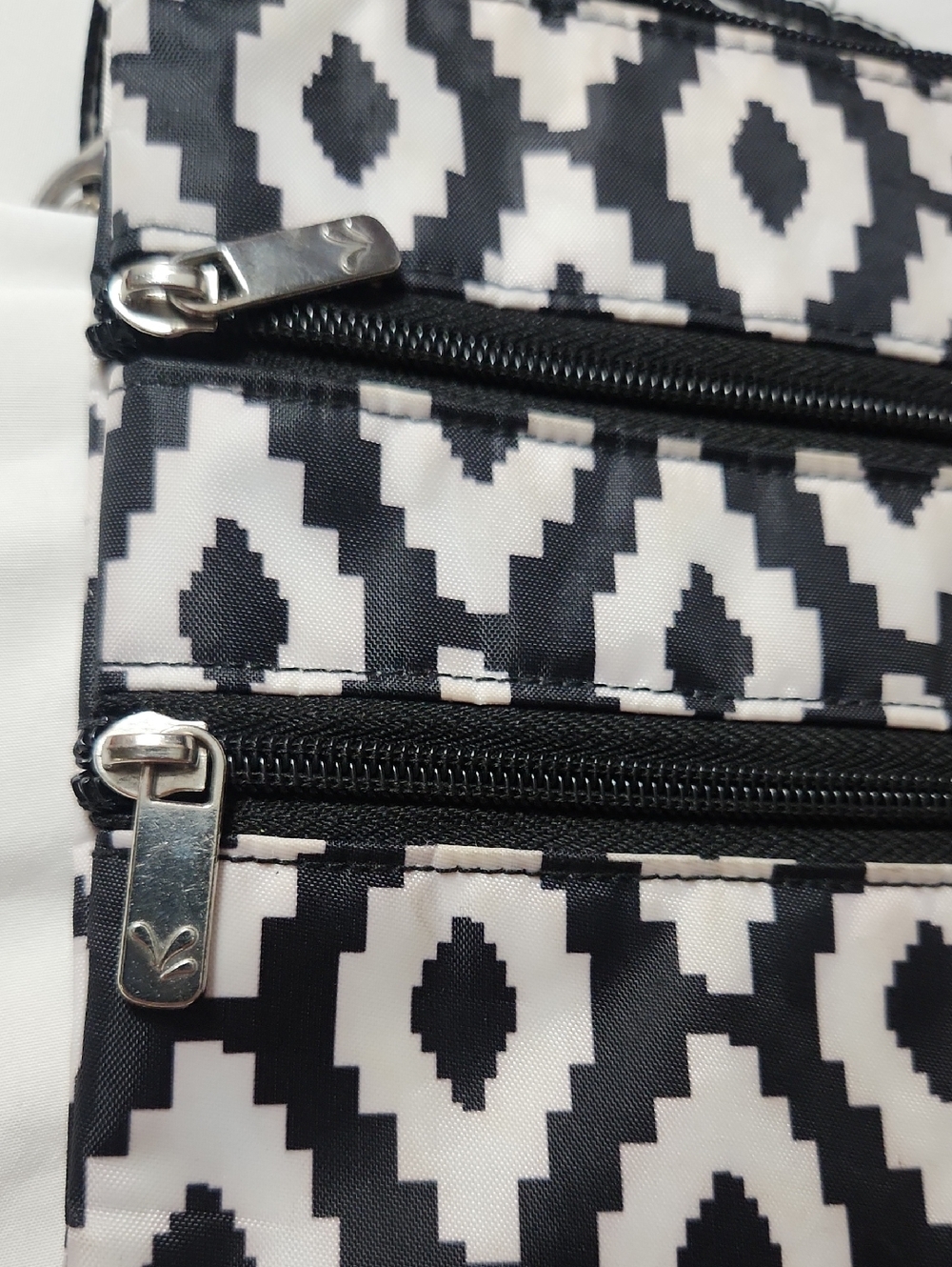 All For Color Geometric Crossbody Bag - Picture 3 of 7